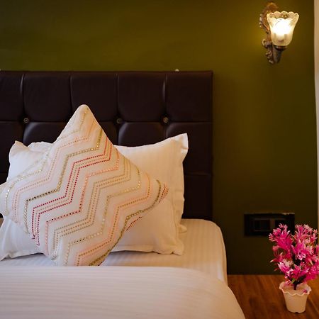 Tripli Hotels Silver Shine พาราณสี ภายนอก รูปภาพ