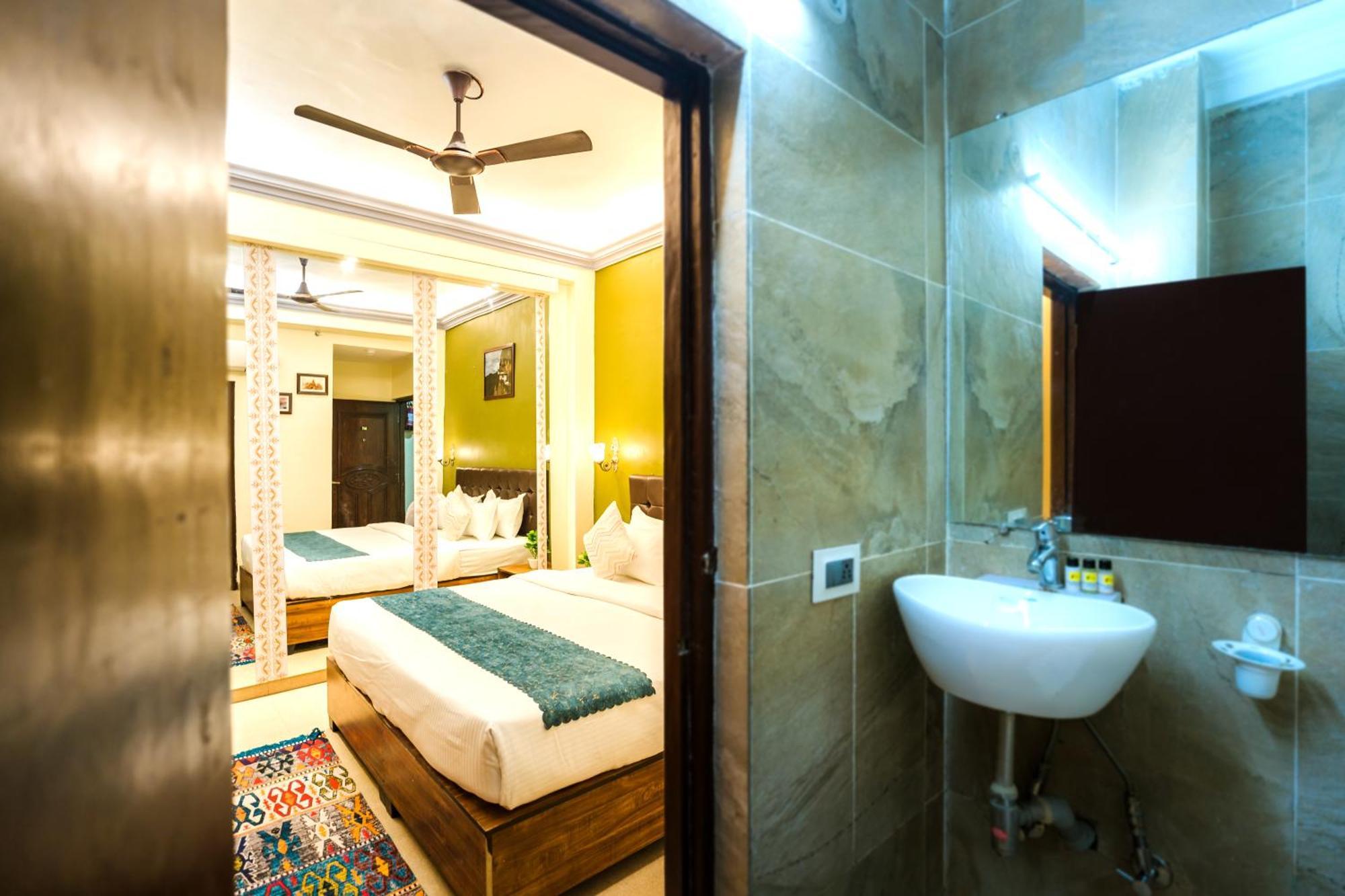 Tripli Hotels Silver Shine พาราณสี ภายนอก รูปภาพ