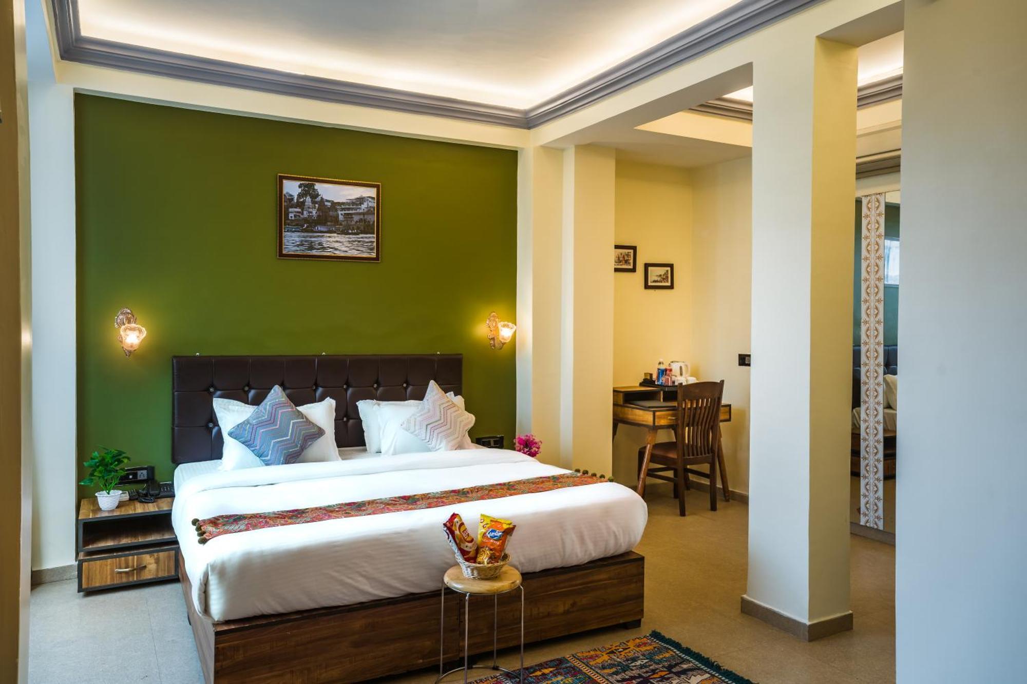 Tripli Hotels Silver Shine พาราณสี ภายนอก รูปภาพ