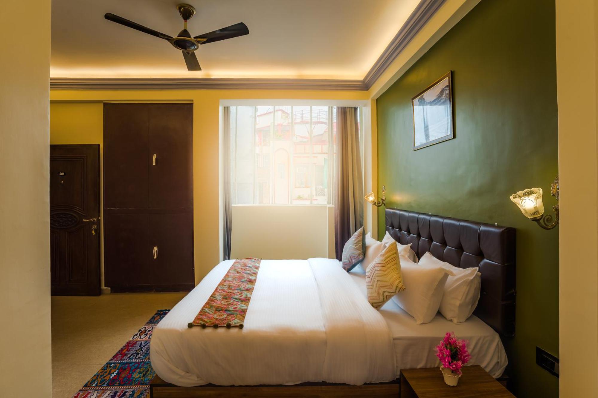 Tripli Hotels Silver Shine พาราณสี ภายนอก รูปภาพ
