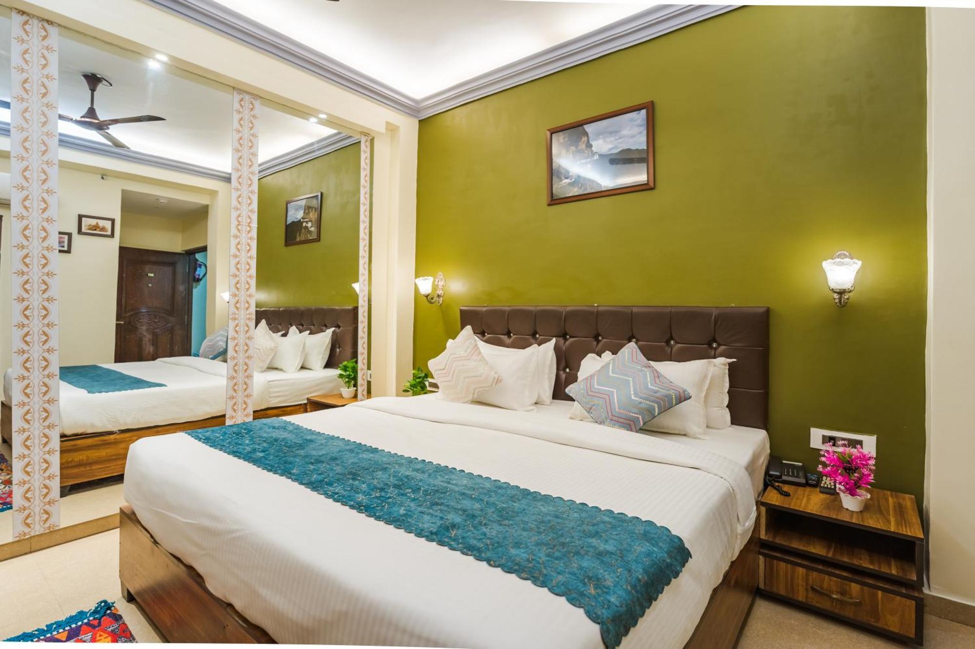 Tripli Hotels Silver Shine พาราณสี ภายนอก รูปภาพ