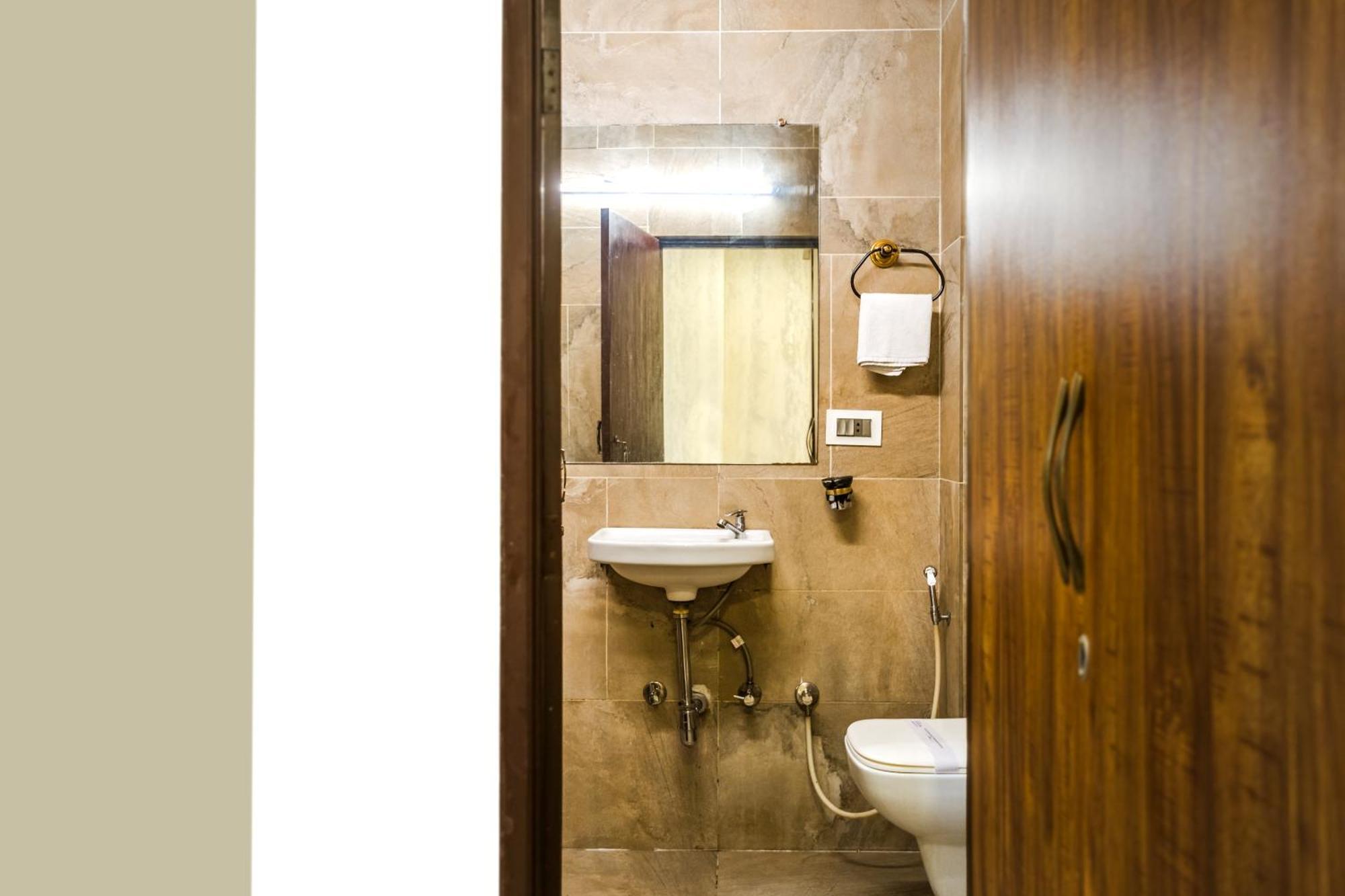 Tripli Hotels Silver Shine พาราณสี ภายนอก รูปภาพ