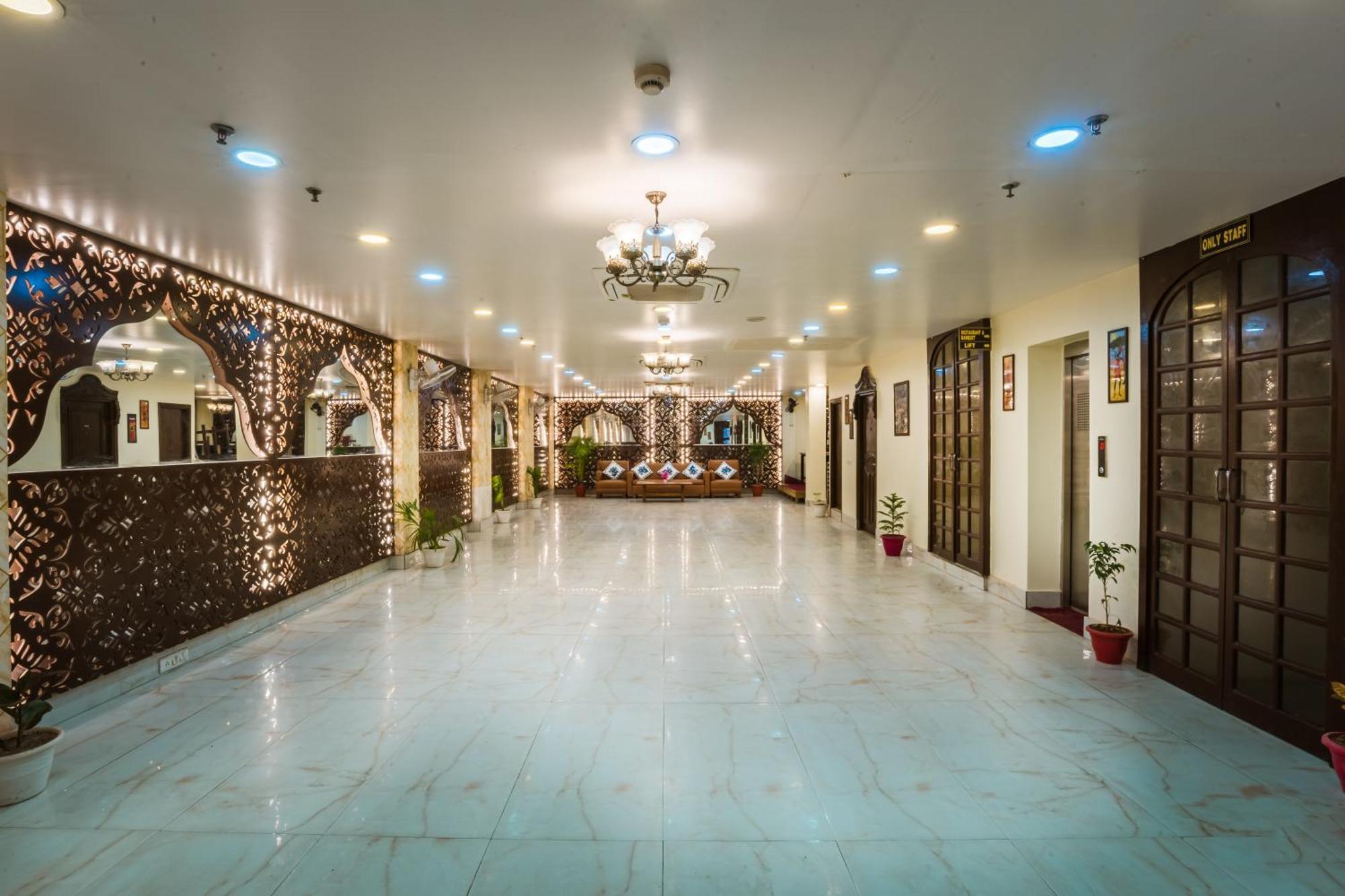 Tripli Hotels Silver Shine พาราณสี ภายนอก รูปภาพ